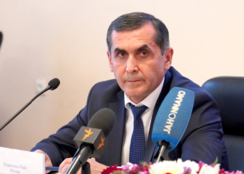 Глава Агентства госслужбы Таджикистана посоветовал совершать хадж после пенсии