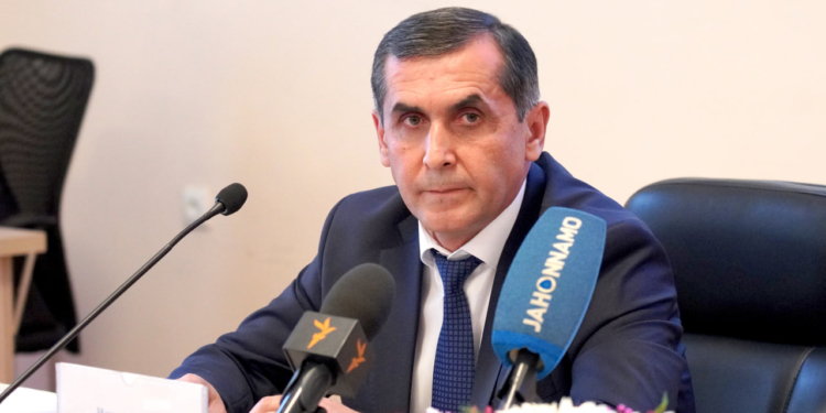 Глава Агентства госслужбы Таджикистана посоветовал совершать хадж после пенсии