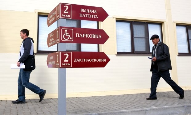 Правительство России предложило госпошлины за патенты мигрантам и учет по месту пребывания