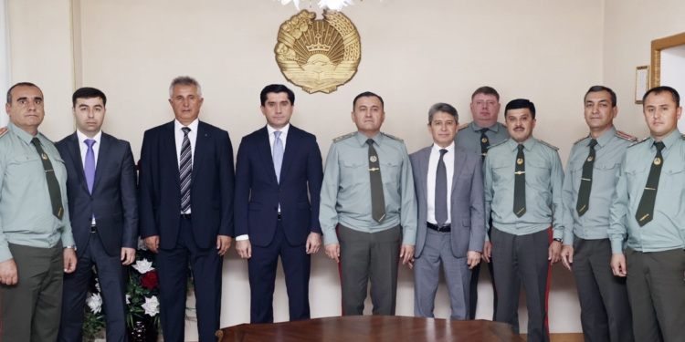 Министр обороны Таджикистана провел встречу с Рабочей группой Федерации футбола Таджикистана