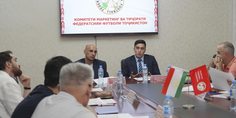 В Федерации футбола Таджикистана обсудили развитие футбольного маркетинга