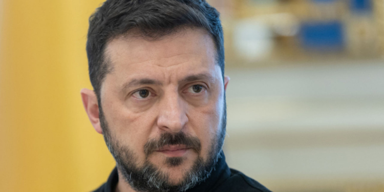 Зеленский: Россия готовится к большому наступлению на трех направлениях осенью, переговоры Путину нужны «для фотографии с Трампом»