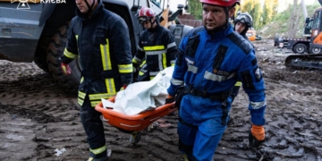 В Киеве резко возросло количество погибших после удара россиян по многоэтажке