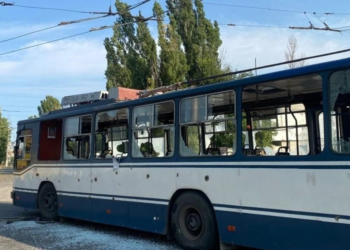В пригороде Херсона удар по пассажирскому автобусу: два погибших и 16 раненых