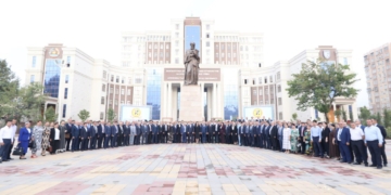 В Таджикистане отметили День медика и 1045-летие со дня рождения Абуали ибн Сино