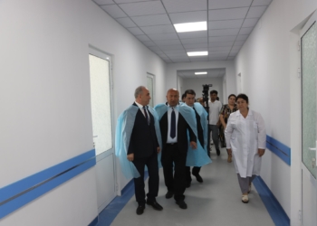 В Исфаре после капитального ремонта открыто отделение внутренних болезней Центральной городской больницы