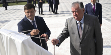 Эмомали Рахмон открыл среднее общеобразовательное учреждение № 129 в Душанбе