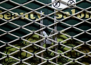 В Кабуле провели рейды и закрыли десятки салонов красоты на дому