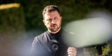 Зеленский: Дарить землю оккупантам украинцы не будут