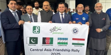 Караван мотоциклистов из Пакистана направился в Таджикистан