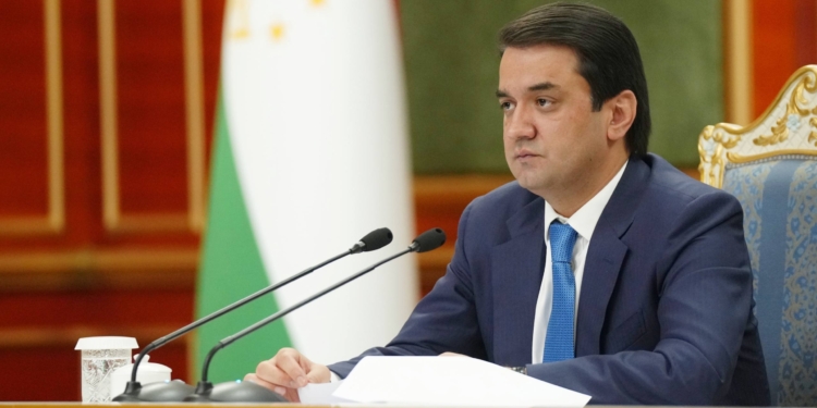 Рустами Эмомали провёл совещание с правоохранительными органами Душанбе