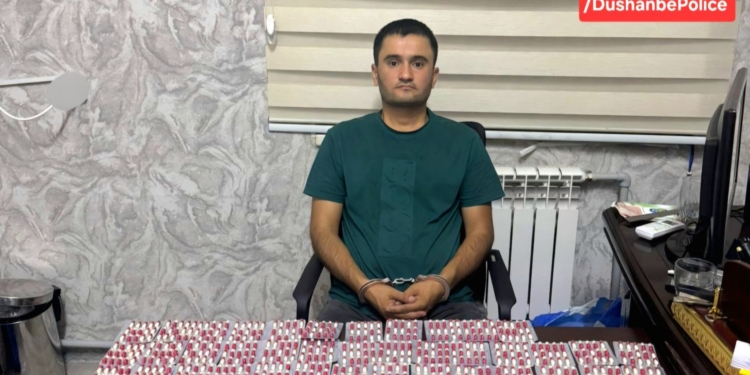 В Душанбе задержан мужчина при продаже более 1,2 тыс. психотропных таблеток