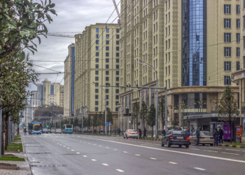 В центре Душанбе временно ограничено движение транспорта из-за строительных работ