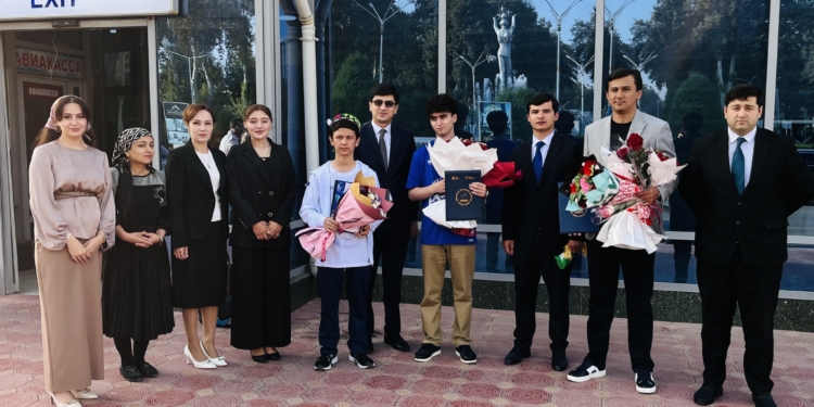 Таджикские студенты завоевали медали на Международной олимпиаде по астрономии