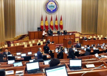 Парламент Киргизии принял решение о досрочном самороспуске
