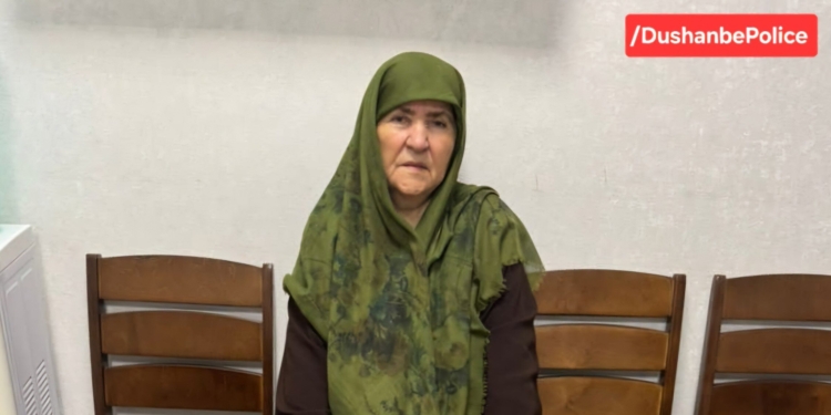 В Душанбе задержана женщина за занятие гаданием и колдовством
