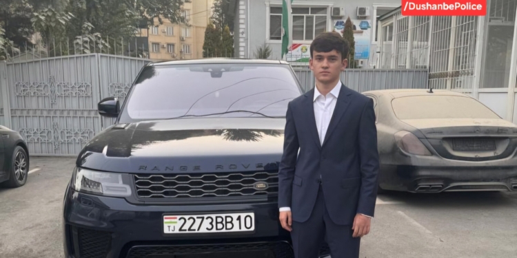 В Душанбе студент Национального университета отчислен за нарушение правил посещения занятий на авто