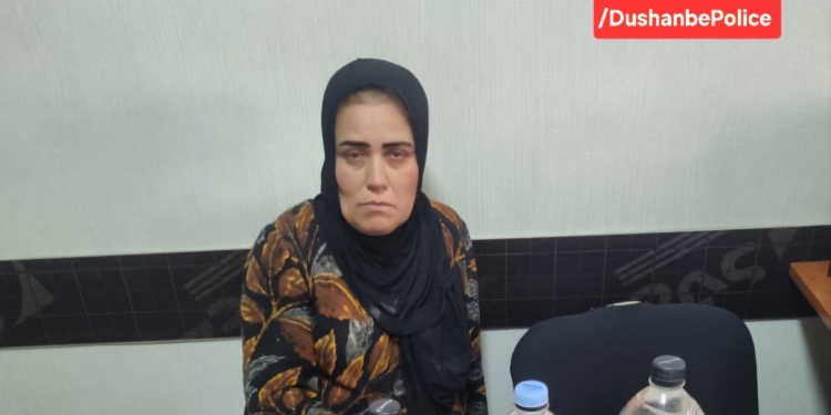 В Душанбе задержана женщина за занятие гаданием и колдовством