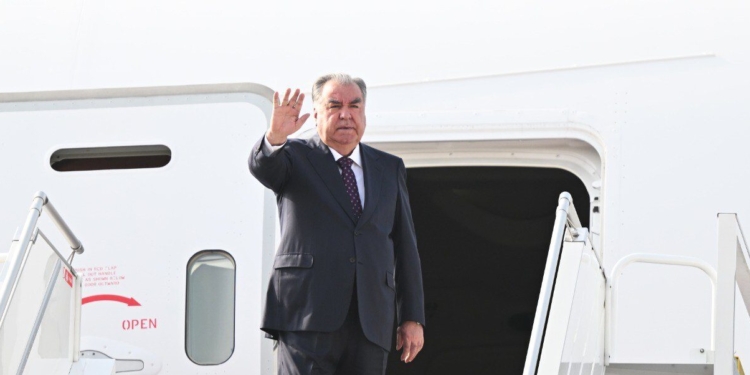 Президент Таджикистана Эмомали Рахмон отбыл с рабочим визитом в Катар