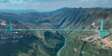 В Китае открыт самый высокий мост в мире