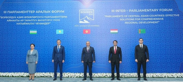 Рустами Эмомали выступил на Третьем Межпарламентском форуме стран Центральной Азии в Бишкеке