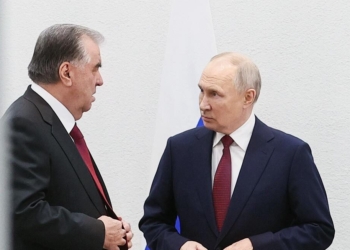 Эмомали Рахмон поздравил Владимира Путина с днем рождения