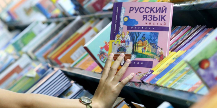 Россия передаст Таджикистану 800 тысяч учебников русского языка для школ
