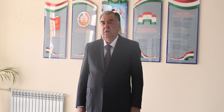 Эмомали Рахмон дистанционно открыл несколько объектов в районе Темурмалик
