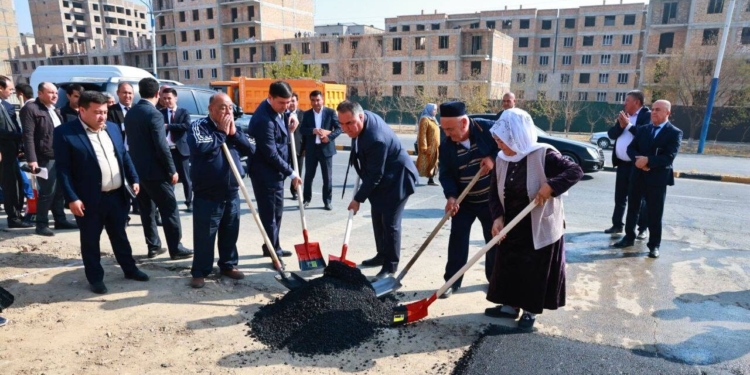 В Худжанде продолжается масштабное асфальтирование городских дорог
