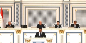 В Таджикистане принят закон о статусе педагога