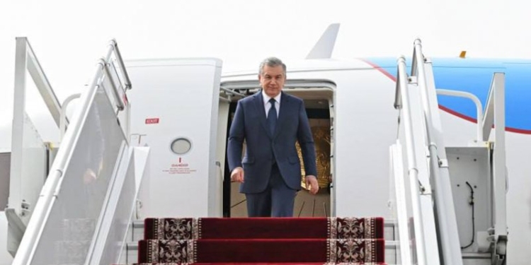 Президент Узбекистана Шавкат Мирзиёев прибыл с рабочим визитом в Таджикистан