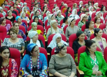 В Душанбе 200 женщин получили Президентские гранты на развитие предпринимательства и ремёсел