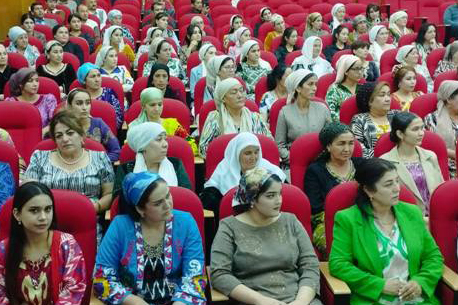 В Душанбе 200 женщин получили Президентские гранты на развитие предпринимательства и ремёсел