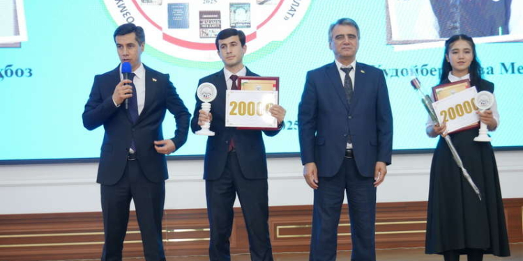 В Душанбе состоялось награждение победителей Республиканского конкурса «Лучший знаток книг Лидера нации»