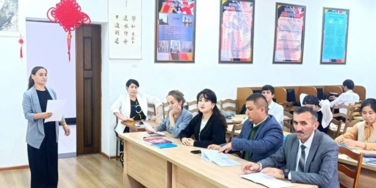 В Международном университете туризма и предпринимательства Таджикистана прошла открытая лекция по китайскому языку