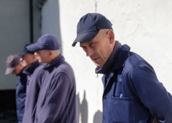 «Я пошел воевать ради паспорта». Репортаж из лагеря российских пленных в Украине