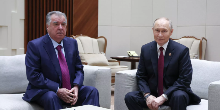 Эмомали Рахмон и Владимир Путин обсудили сотрудничество и безопасность на полях саммита ОДКБ