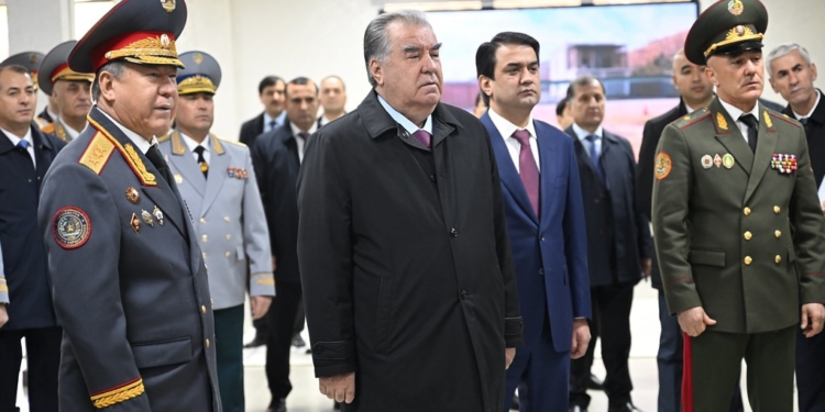 Эмомали Рахмон дистанционно открыл новые жилые дома для сотрудников МВД в Душанбе и Худжанде