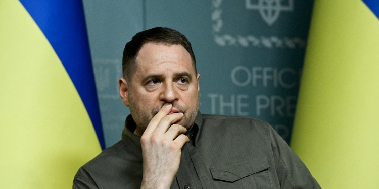 Зеленский уволил главу Офиса президента Украины Ермака