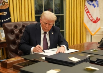Трамп подписал закон о публикации документов по делу Эпштейна