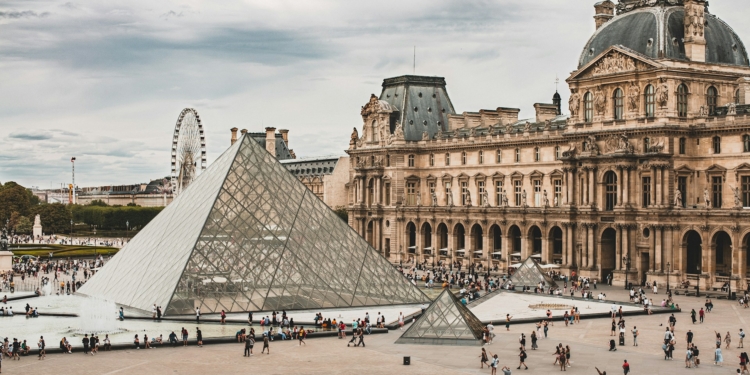 https://avesta.tj/wp-content/uploads/2025/11/louvre-museum-750x375.jpg