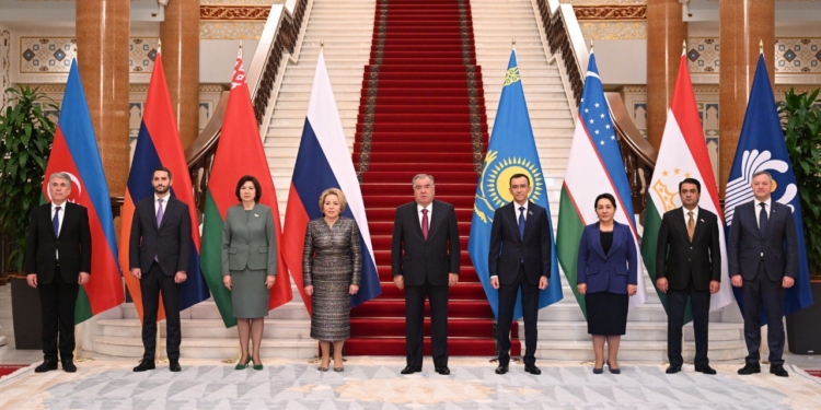 Эмомали Рахмон принял глав парламентов стран СНГ