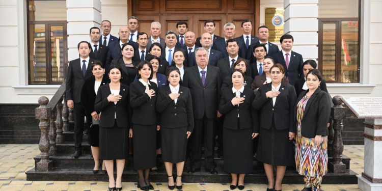 Эмомали Рахмон открыл новые объекты в Джаббор Расуловском районе