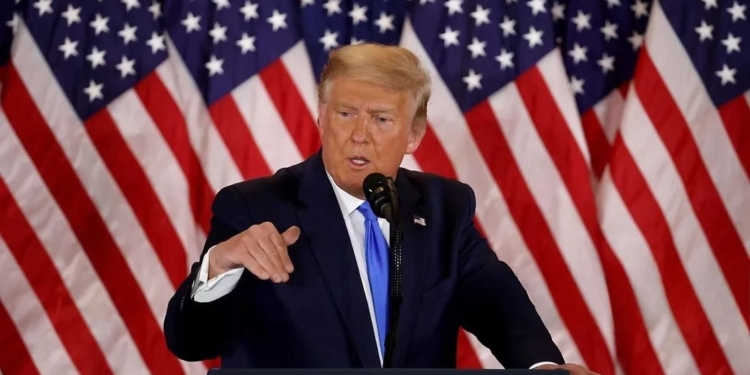 Трамп пообещал поставить на постоянную паузу миграцию из стран третьего мира
