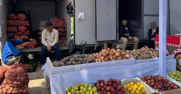 В Душанбе до конца декабря проходят предновогодние продуктовые ярмарки