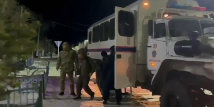 В Казахстане спасли 57 граждан Таджикистана из снежного заноса