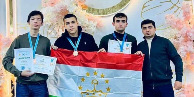 Сборная Таджикистана заняла третье место на XVII Евразийской олимпиаде по IT в Алматы