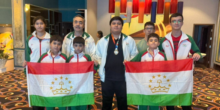 Таджикский шахматист Илхоми Джалолиддин завоевал две бронзы на чемпионате Азии в Бангкоке