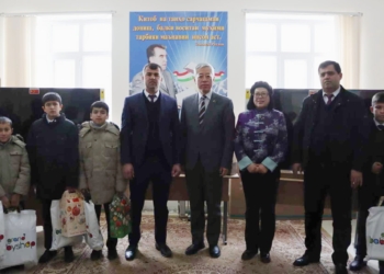 Посол Китая в Таджикистане вручил новогодние подарки воспитанникам школы-интерната Кангурта