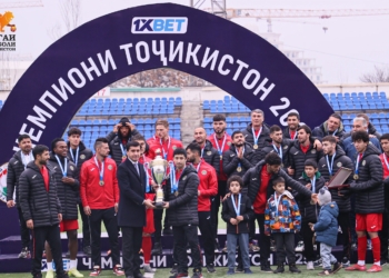 «Истиклолу» вручен чемпионский кубок за победу в чемпионате Таджикистана-2025
